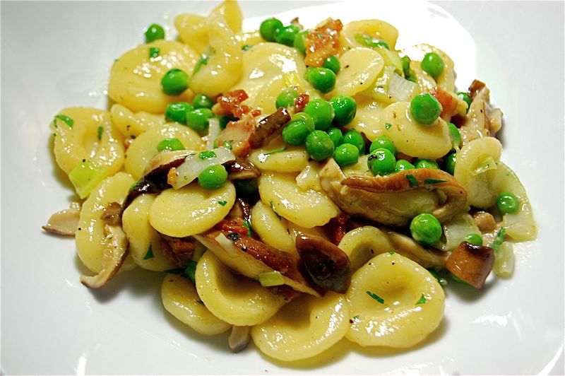 Perfect pasta mantecatura technique with orecchiette carbonara
